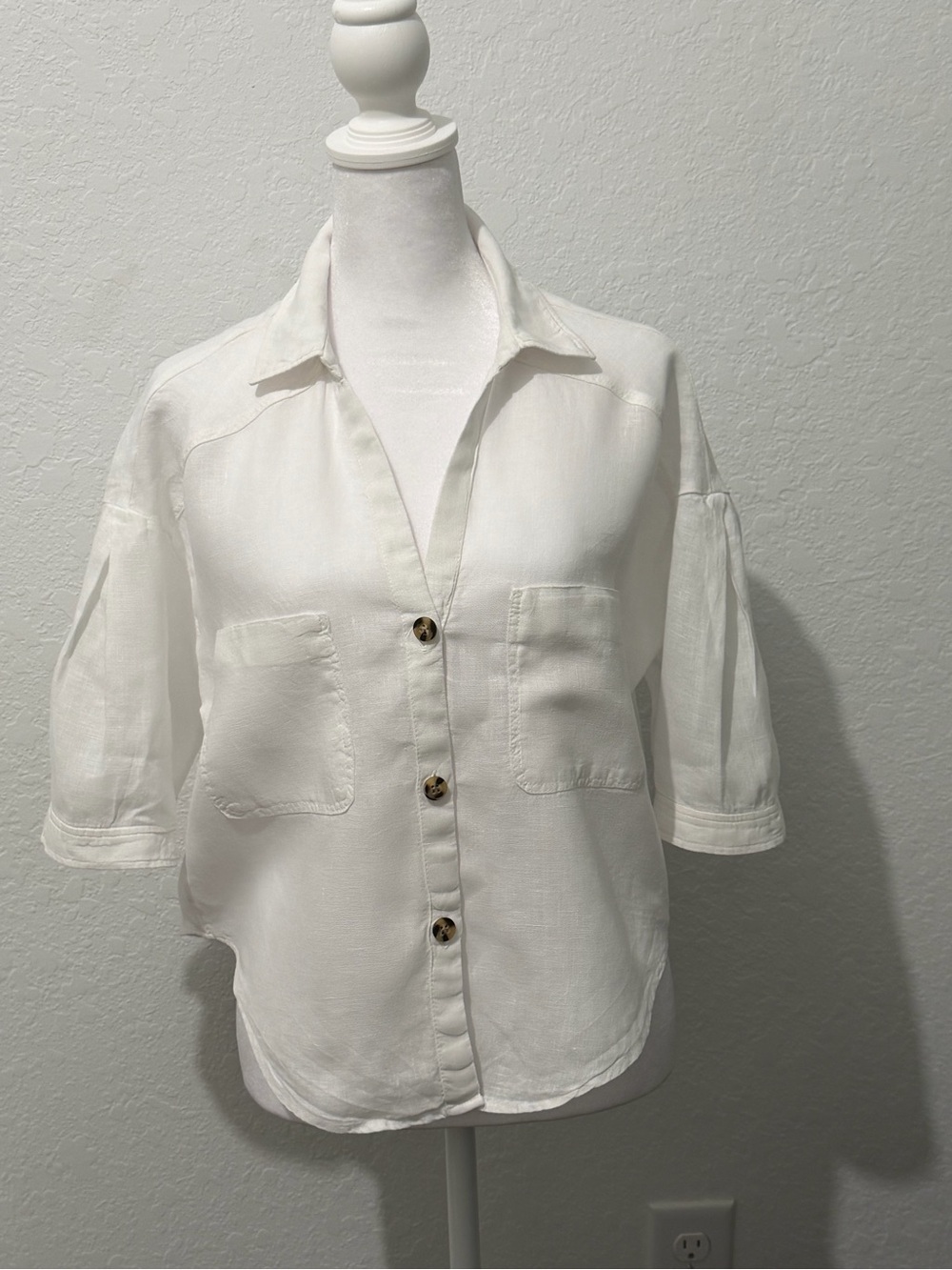 Zara White Linen Button-Up Shirt - Size As